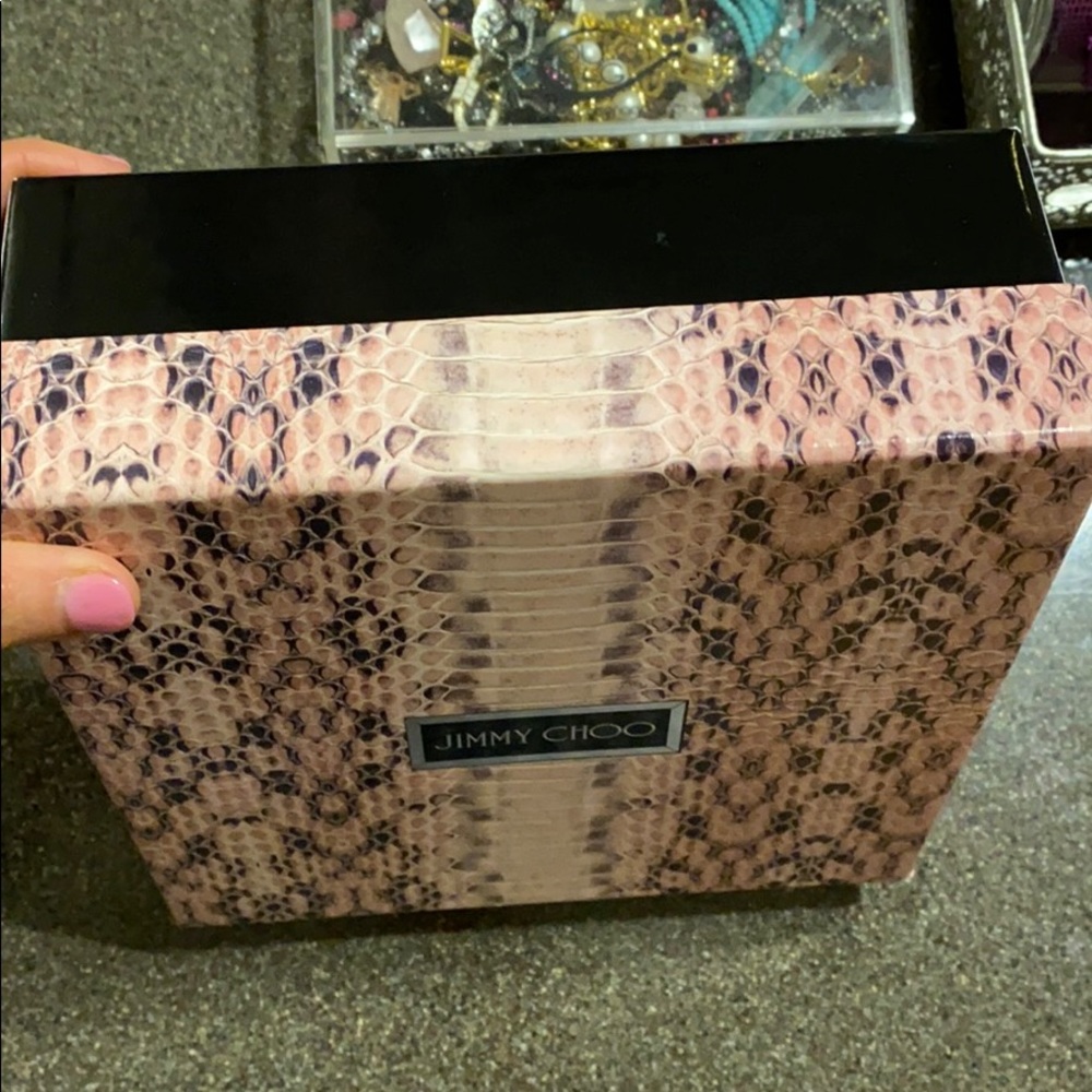 Box - Picture 2 of 3